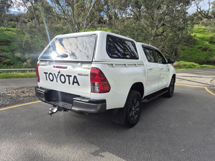 2023 Toyota Hilux SR