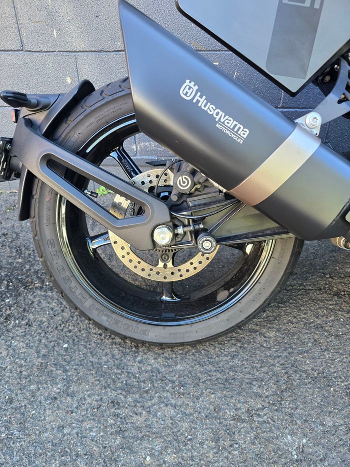 2019 HUSQVARNA SVARTPILEN 701