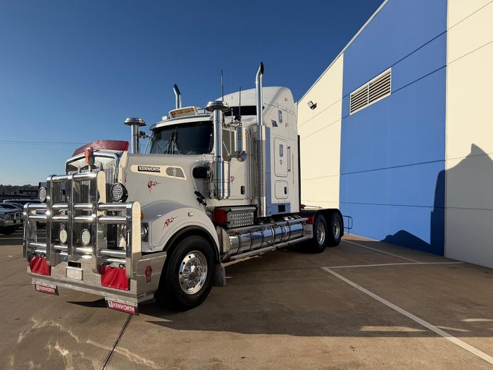 2021 Kenworth T909