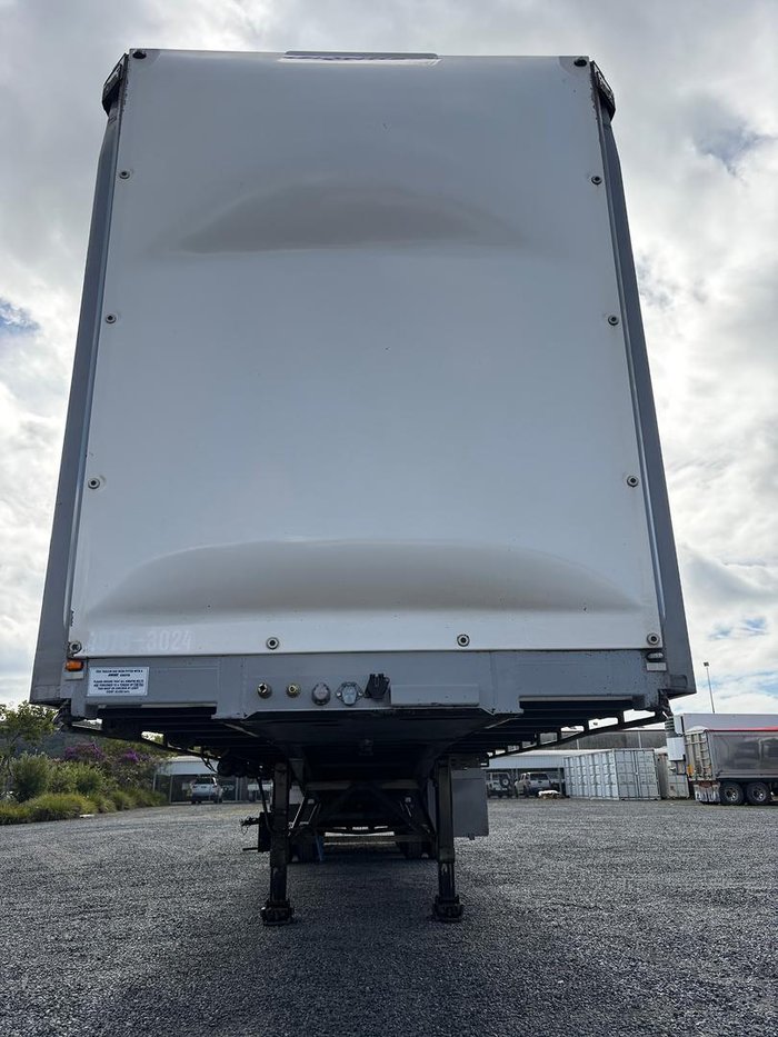 2017 Barker Curtainsider