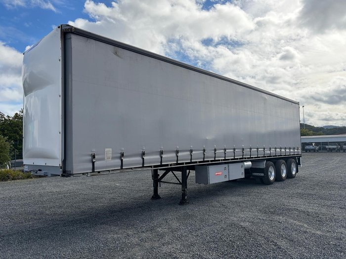 2017 Barker Curtainsider