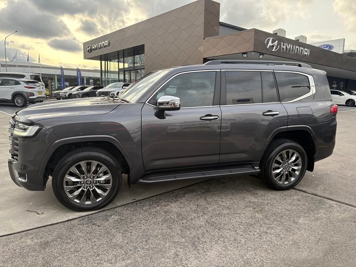 2023 Toyota Landcruiser Sahara ZX