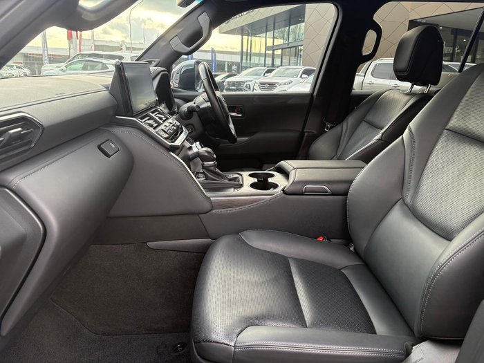 2023 Toyota Landcruiser Sahara ZX