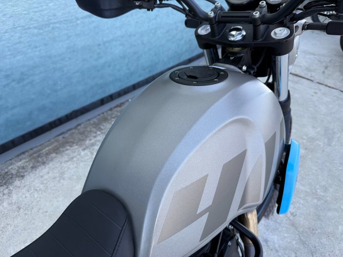 2022 ROYAL ENFIELD (SEE ALSO ENFIEL HIMALAYAN BASE E5 GREY