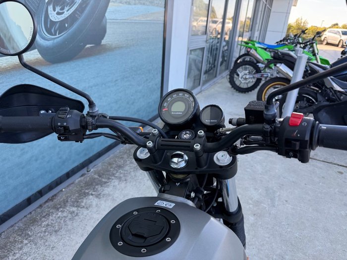 2022 ROYAL ENFIELD (SEE ALSO ENFIEL HIMALAYAN BASE E5 GREY