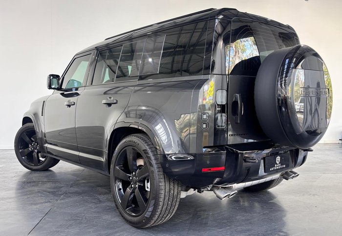 2026 Land Rover Defender 110 P425 X-Dynamic SE