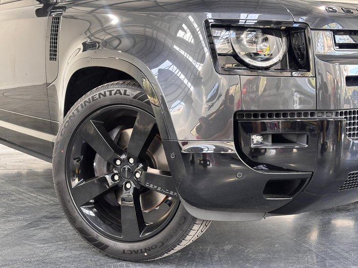 2026 Land Rover Defender 110 P425 X-Dynamic SE