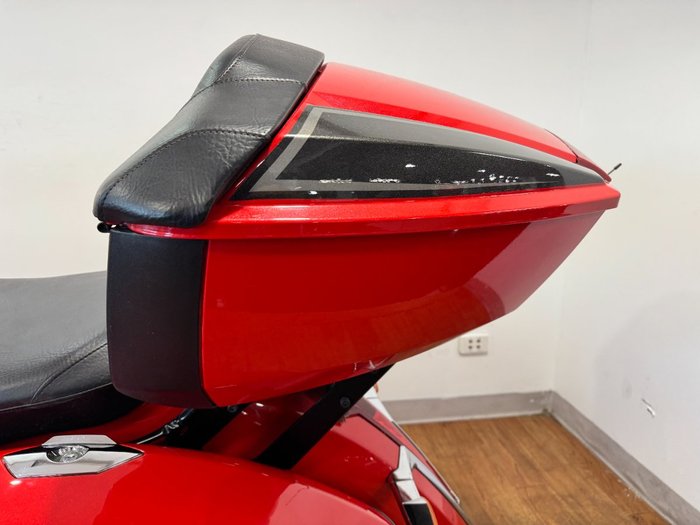 2016 Victory CROSS COUNTRY TOUR RED