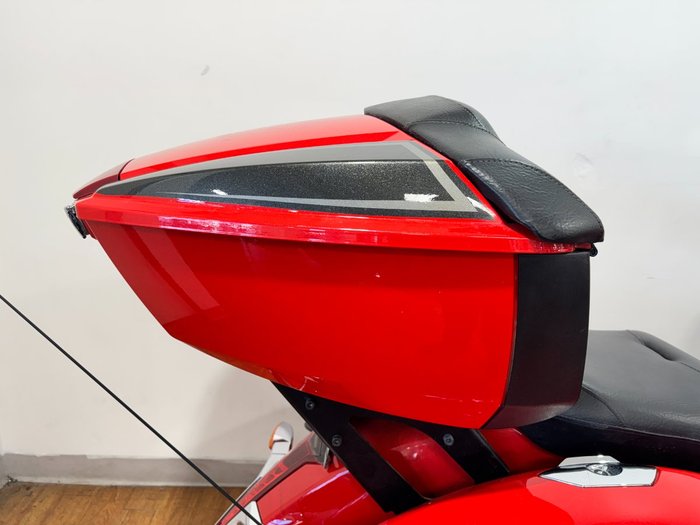 2016 Victory CROSS COUNTRY TOUR RED