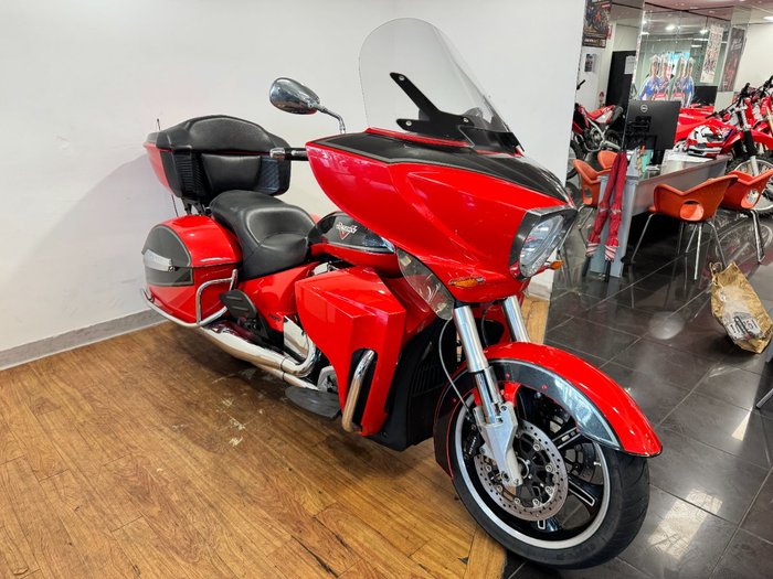 2016 Victory CROSS COUNTRY TOUR RED