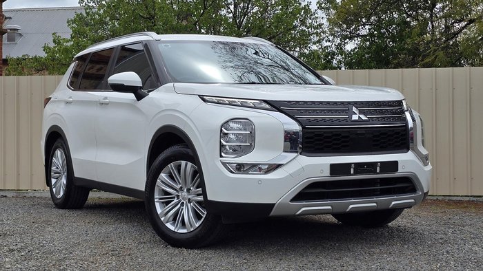 2022 Mitsubishi Outlander LS