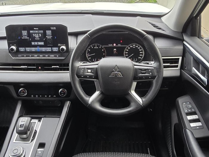 2022 Mitsubishi Outlander LS