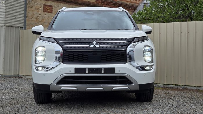 2022 Mitsubishi Outlander LS
