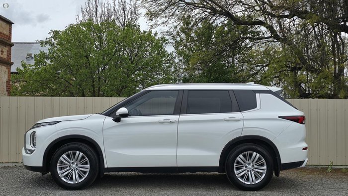 2022 Mitsubishi Outlander LS
