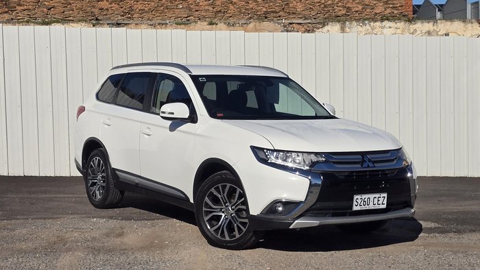 2017 Mitsubishi Outlander LS Safety Pack