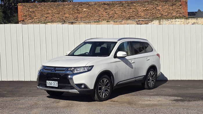 2017 Mitsubishi Outlander LS Safety Pack
