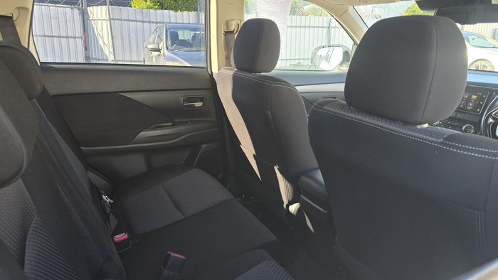 2017 Mitsubishi Outlander LS Safety Pack