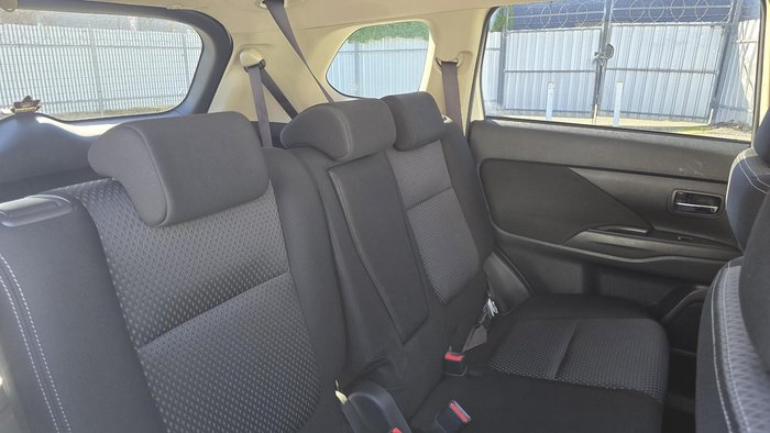 2017 Mitsubishi Outlander LS Safety Pack