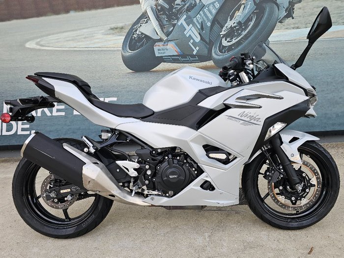 2024 Kawasaki NINJA 500 White