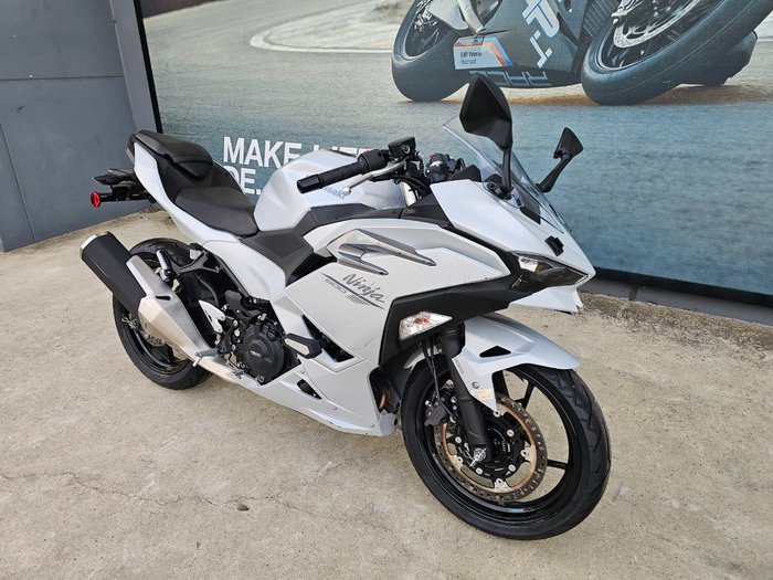 2024 Kawasaki NINJA 500 White