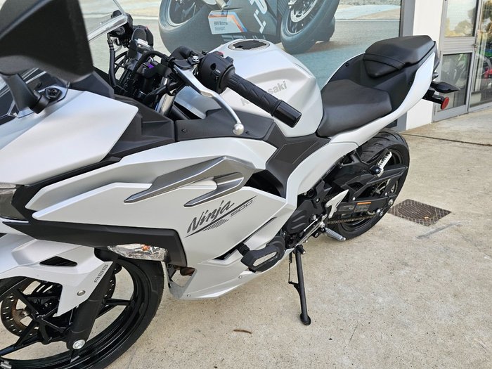 2024 Kawasaki NINJA 500 White