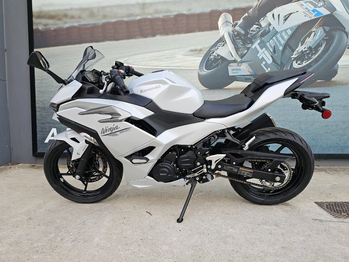 2024 Kawasaki NINJA 500 White
