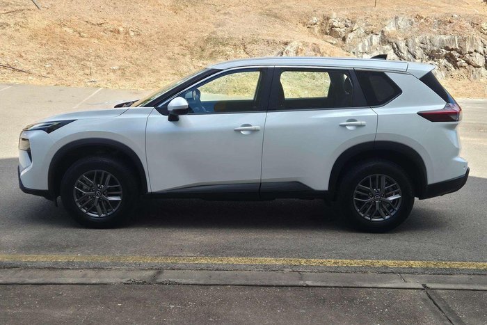 2025 Nissan X-TRAIL ST