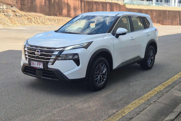 2025 Nissan X-TRAIL ST