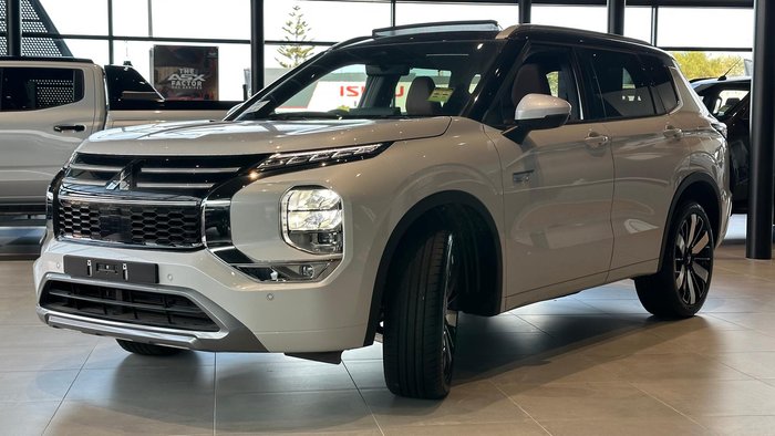 2025 Mitsubishi Outlander PHEV Exceed Tourer ZM MY25 AWD White Diamond with Black Mica Roof