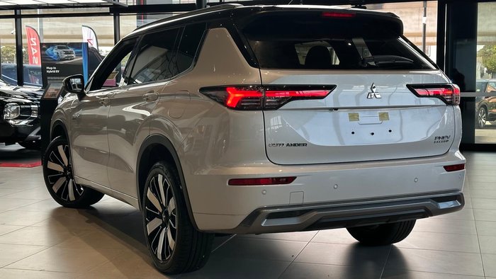 2025 Mitsubishi Outlander PHEV Exceed Tourer ZM MY25 AWD White Diamond with Black Mica Roof