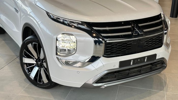 2025 Mitsubishi Outlander PHEV Exceed Tourer ZM MY25 AWD White Diamond with Black Mica Roof