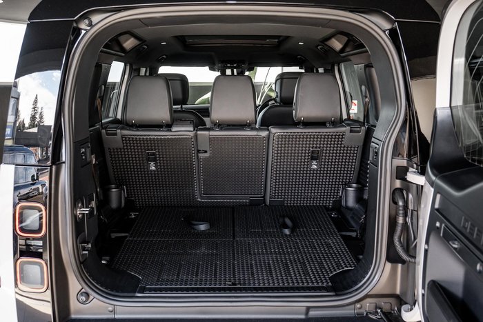 2026 Land Rover Defender 110 D350 X-Dynamic HSE
