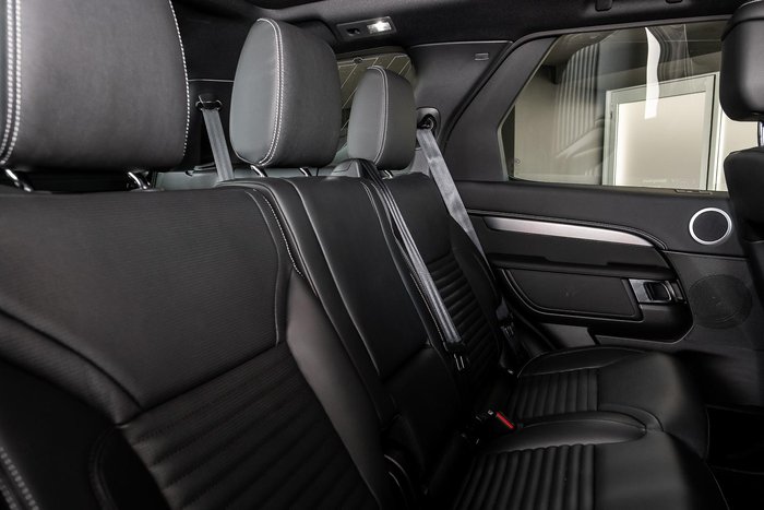 2026 Land Rover Discovery D350 Dynamic SE