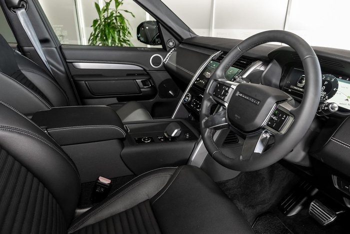 2026 Land Rover Discovery D350 Dynamic SE