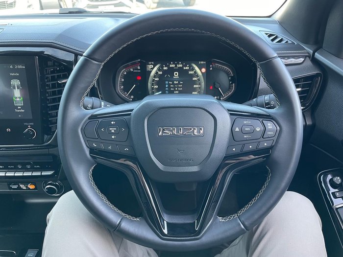 2025 Isuzu D-MAX BLADE