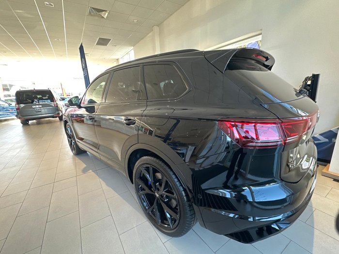 2025 Volkswagen Touareg R