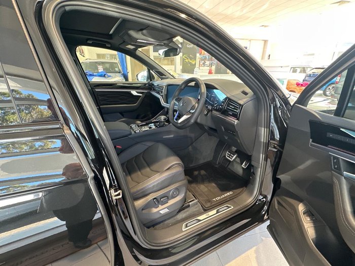 2025 Volkswagen Touareg R