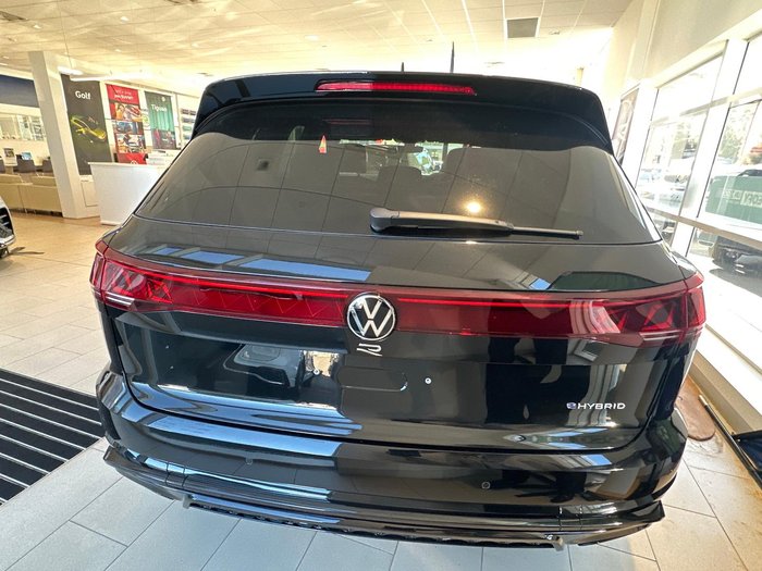 2025 Volkswagen Touareg R