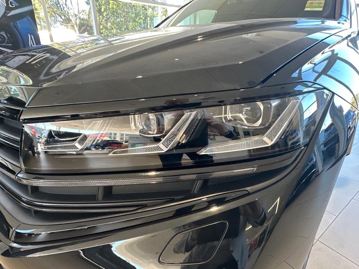 2025 Volkswagen Touareg R