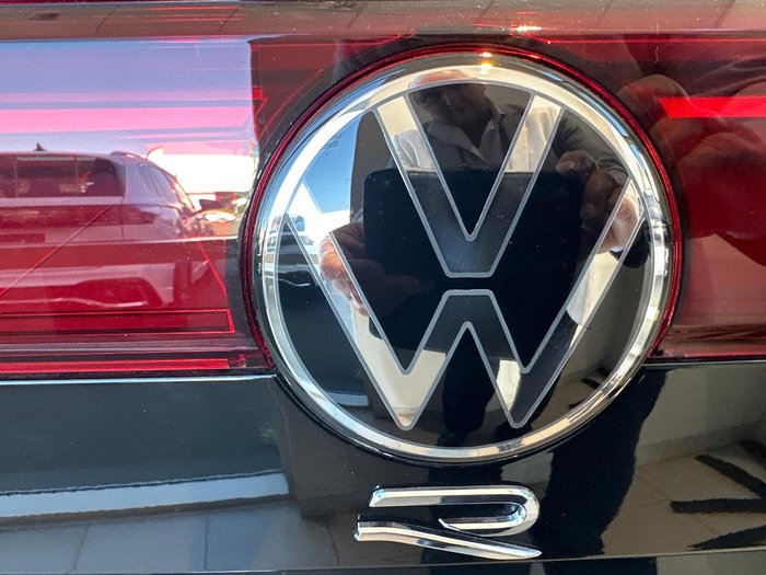 2025 Volkswagen Touareg R