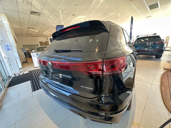 2025 Volkswagen Touareg R