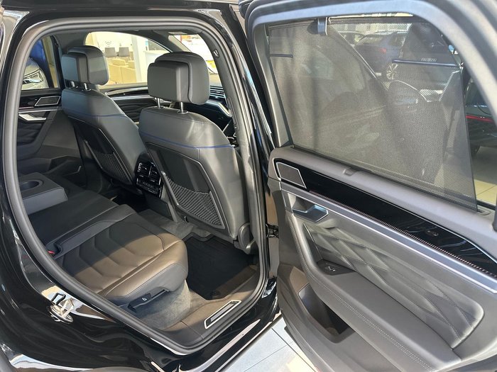 2025 Volkswagen Touareg R