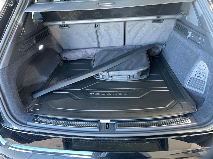 2025 Volkswagen Touareg R