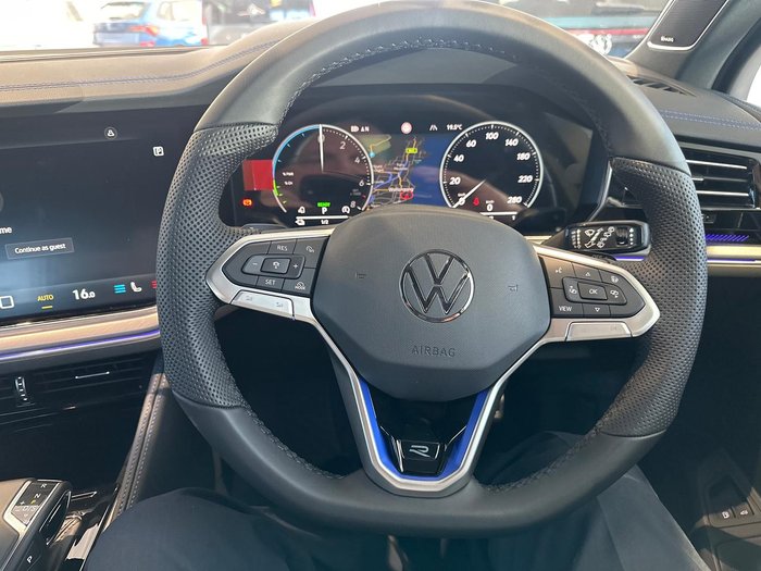 2025 Volkswagen Touareg R