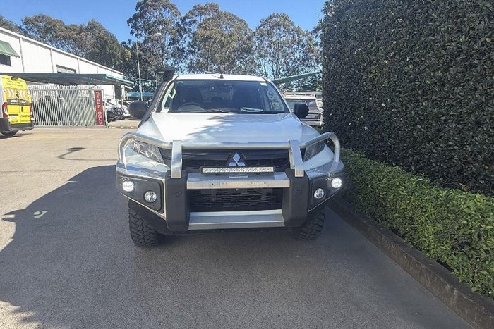 2022 Mitsubishi Triton GLX