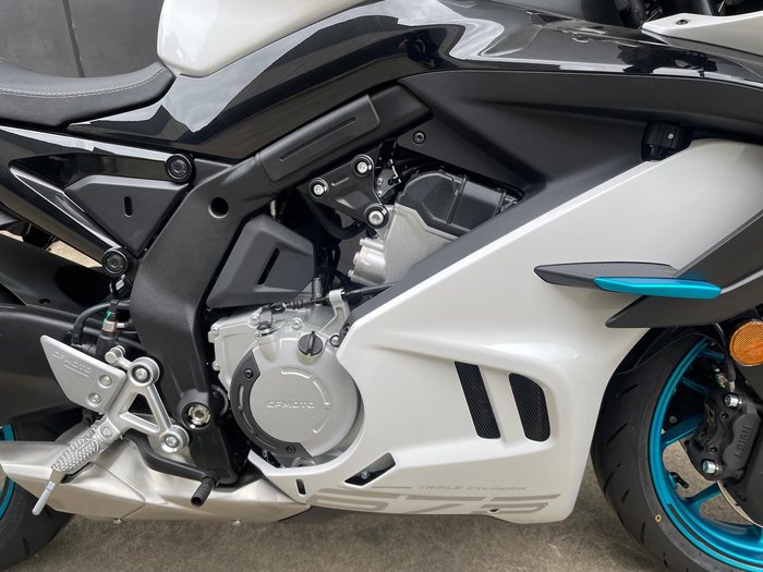 2026 CFMOTO 675SR-R SR White