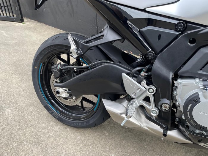 2026 CFMOTO 675SR-R SR Black