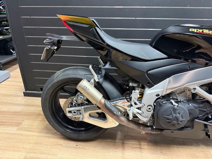 2022 APRILIA TUONO V4 FACTORY Black