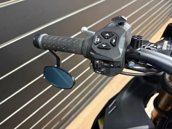 2022 APRILIA TUONO V4 FACTORY Black