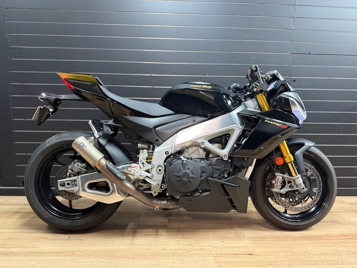 2022 APRILIA TUONO V4 FACTORY Black